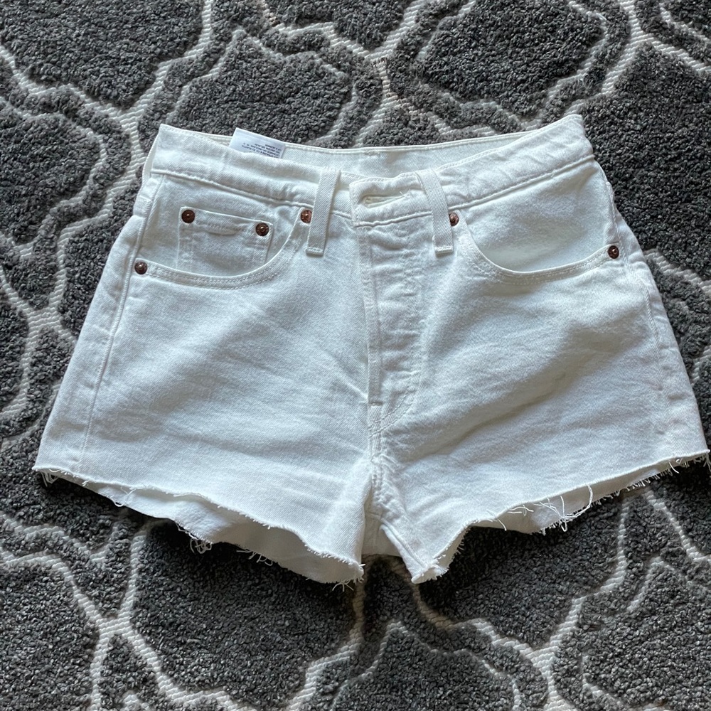 501 white Levi denim shorts